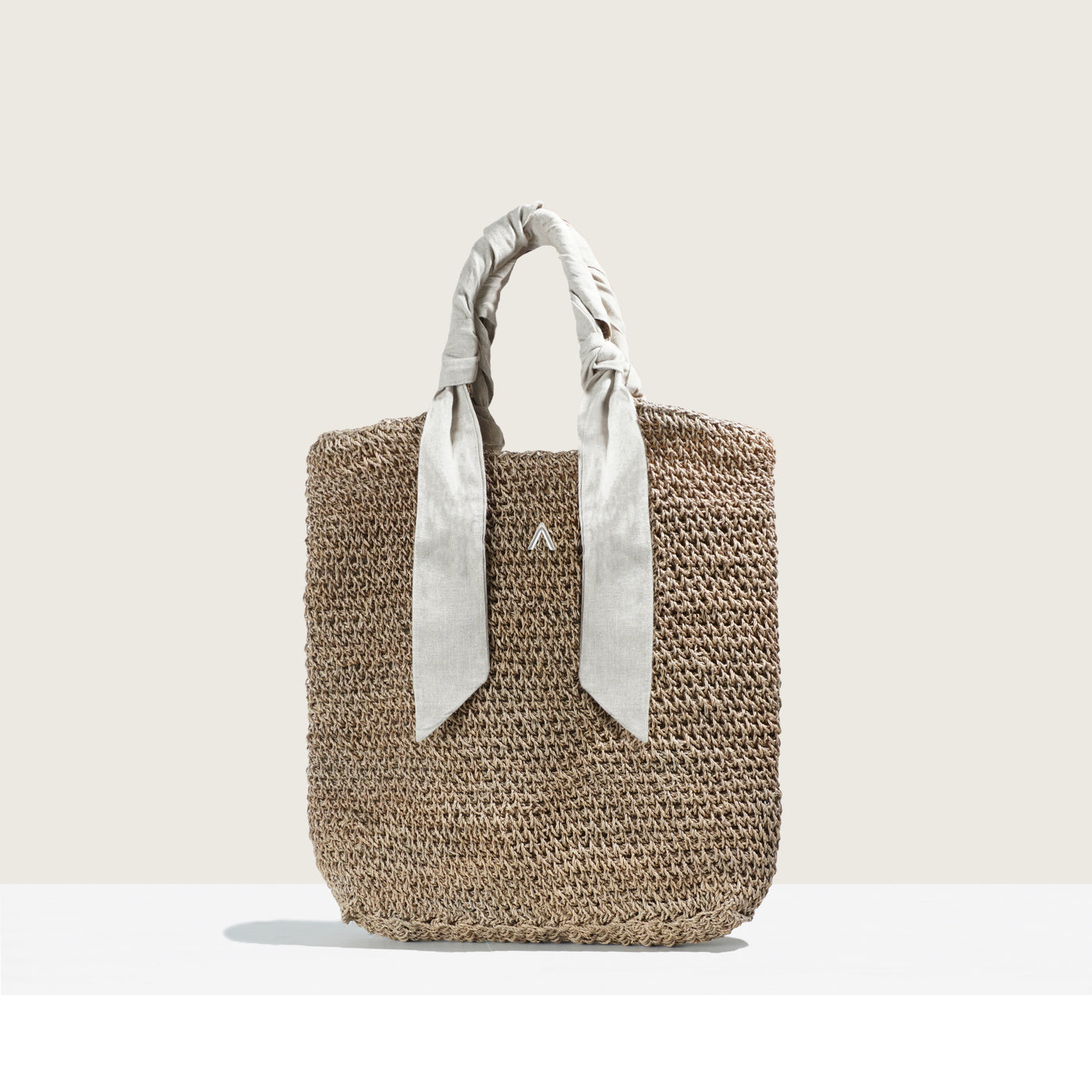 SUMMER TOTE AND ITS LINEN BANDS